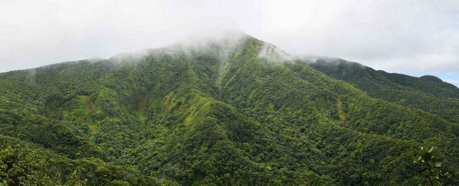 Vue chaîne de montagne